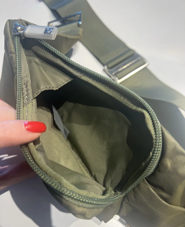 Mandarina Duck Khaki Green Nylon Air Bag Waist Bag Fanny Pack - Image 4 of 4