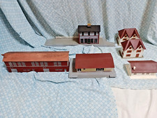 LIMA RIMESSA LOCOMOTIVE STAZIONE CASE X  PLASTICO FERROVIARIO HO