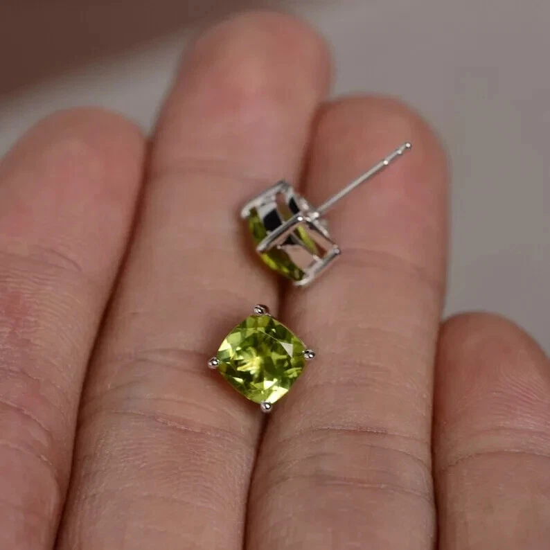Aretes de diseño de plata de ley 925 con cojín de peridoto natural para mujer Foto 3 de 4