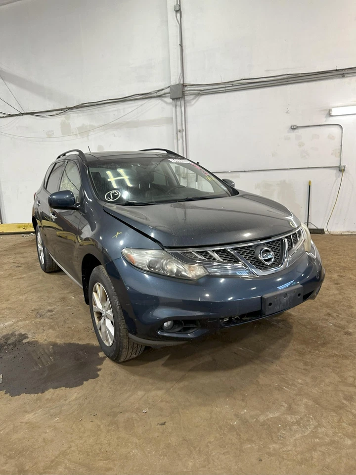 Used Rear Bumper Assembly Rear fits: 2012 Nissan Murano Rear Grade A - Image 4 of 4