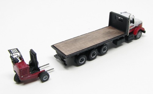 N Scale KW Class Freight Delivery 24 Ft.Deck Truck with Donkey Forklift Kit (84) - Picture 2 of 11