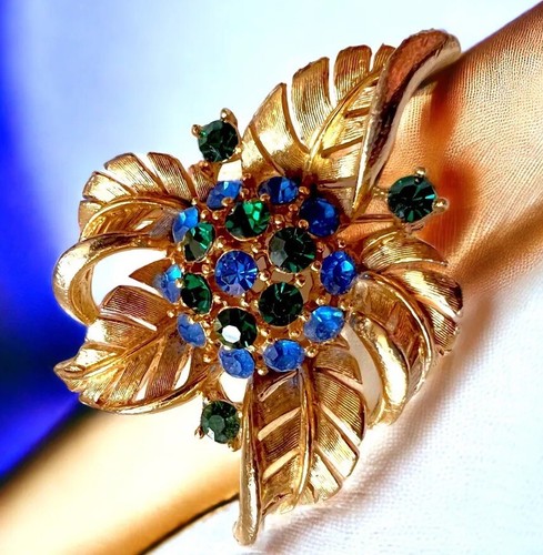 Spilla fiore strass verde blu tono oro firmata Lisner anni 50 vintage - Foto 4 di 8
