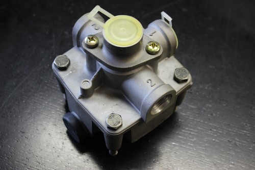 Mercedes LKW Vierkreis Schutzventil A0044299444 - Picture 1 of 2