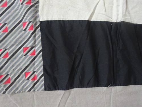 °Patchwork-Tagesdecke°handmade°90er° 240 x 205cm°schwarz°weiß°grau°rot° - Bild 4 von 8