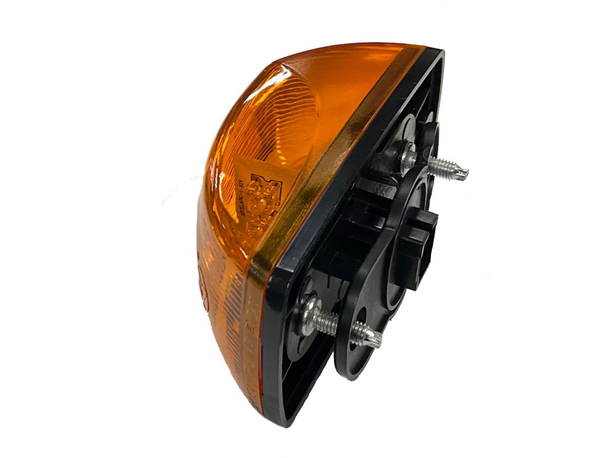 Freightliner Cab Marker Lamp LED Amber 564.46352 A0640578000 A06