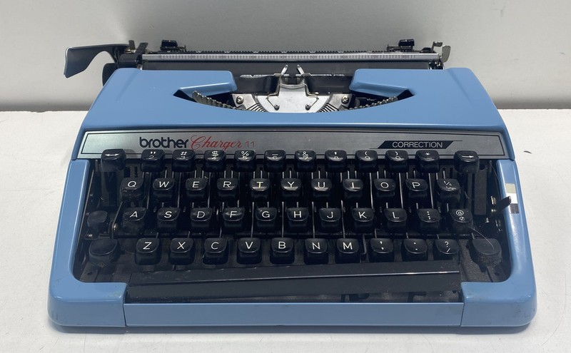 Brother Charger 11 Portable Manual Typewriter Blue Parts or Repair