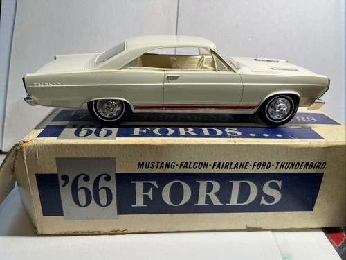 VINTAGE Boxed 1966 Ford Fairlane Car Dealer PROMO MODEL 1/25 Original Box! White - Picture 5 of 6