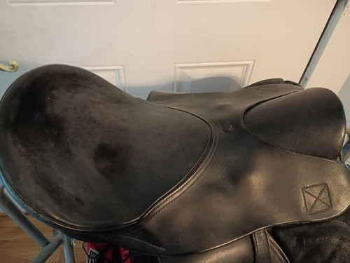 Used Ansur Classic Treeless Dressage Saddle Black Size 17.5"