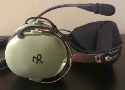 David Clark C-17 Globemaster Military Pilot Headset w/ New Mic Cover - Picture 2 of 2
