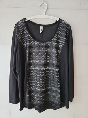 Tolles TREDY Shirt  Gr.48, schwarz mit Silber und Spitze, langarm,  wie neu !