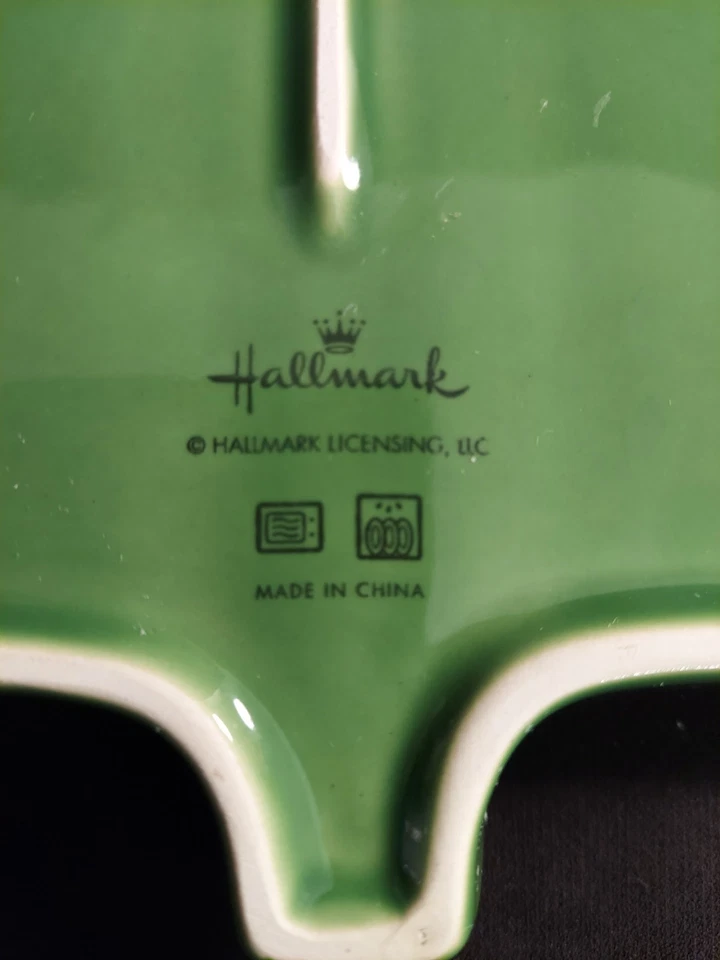 Hallmark Green Embossed Stoneware Christmas Tree Serving Dish Size 10 1/2" X 9" - Image 4 of 4