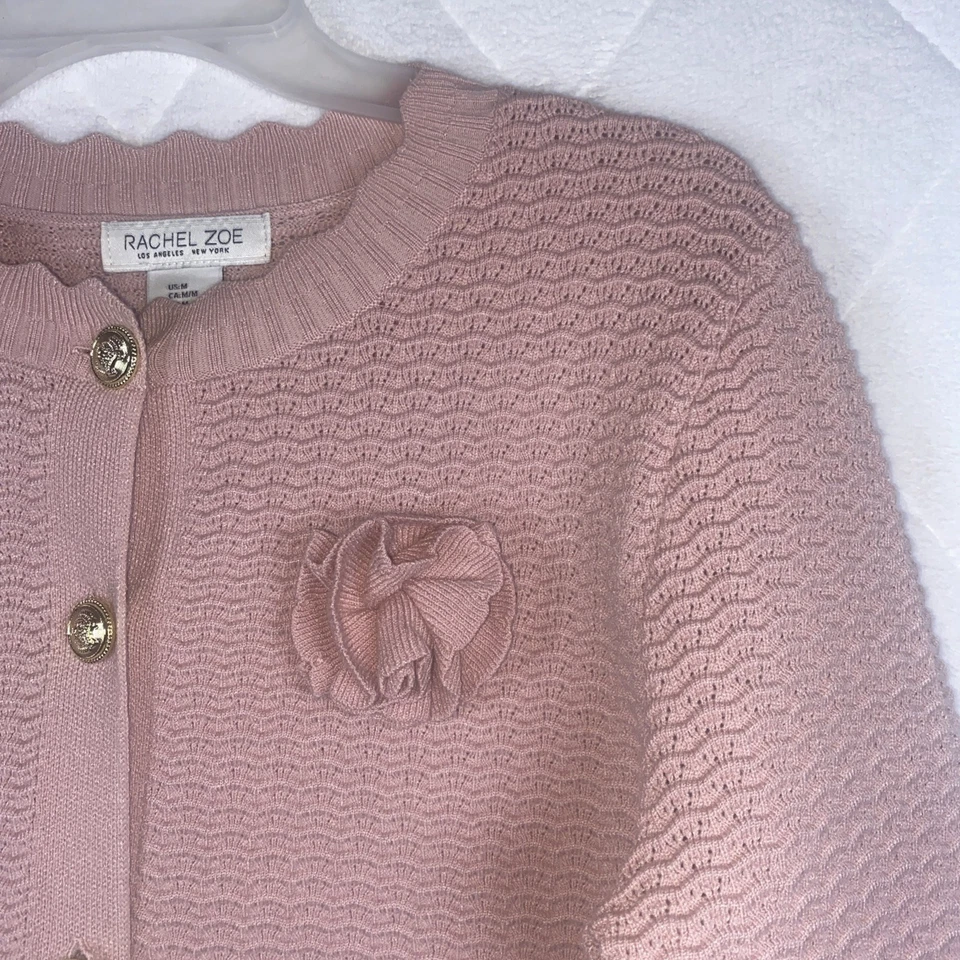 Cardigã feminino Rachel Zoe rosa blush médio botão dourado malha suéter decoração rosa - Imagem 3 de 4