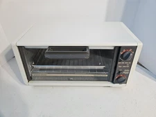 Black & Decker SpaceMaker Under Cabinet Toaster Toast-R-Oven TRO 400 TY5