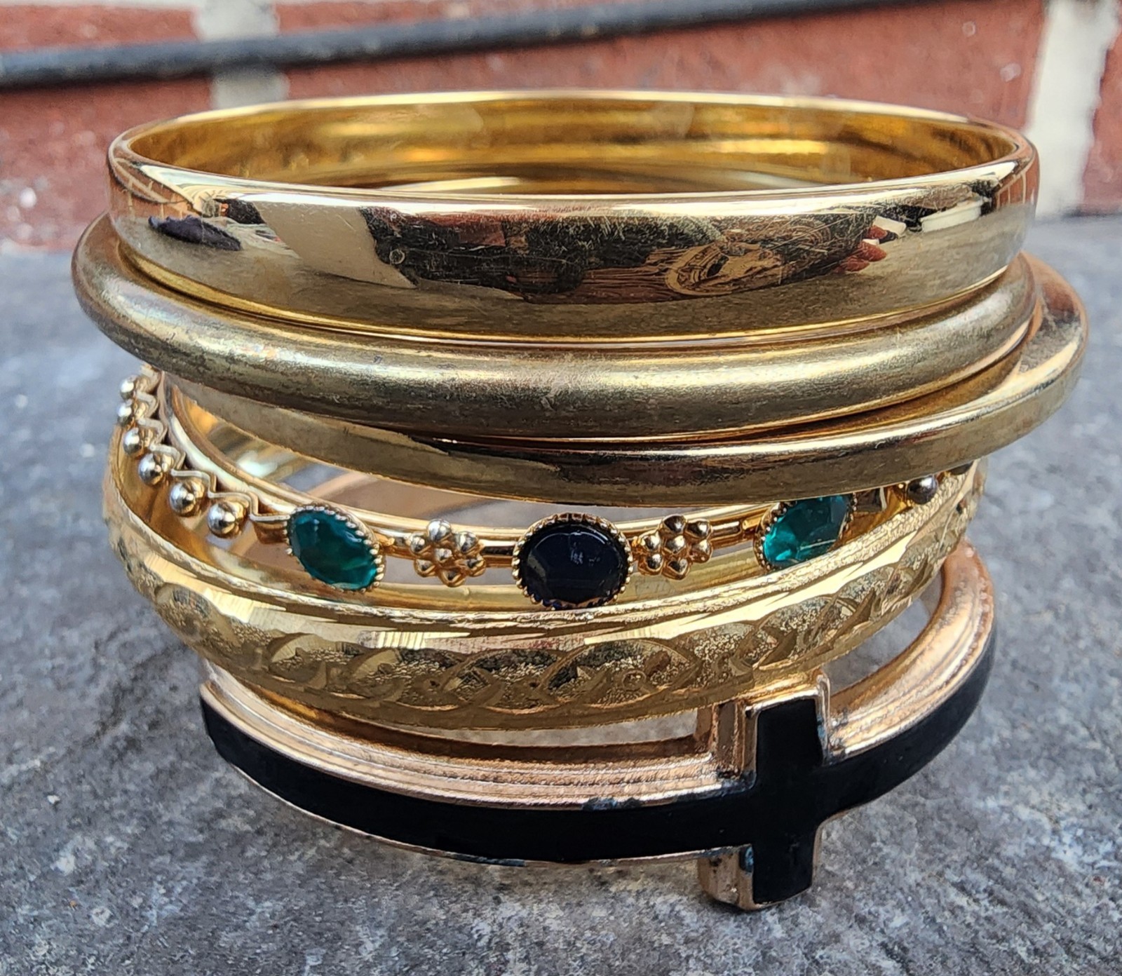 Vintage 7 Gold Tone Stackable Bangle Bracelets. 1… - image 1