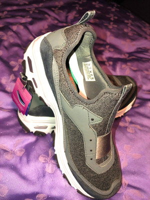 NEW LADIEs SKECHERs  STEP IN SHOES  GRAY sz 10