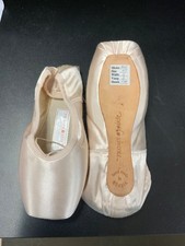 RUSSIAN POINTE BRAVA POINTE SHOE size 40 width 5 vamp 2 medium shank