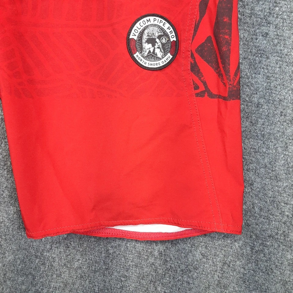 Volcom Pipe Pro North Shore Oahu Board Shorts Trunks Mens 33 Red Black - Image 3 of 4