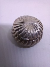 Petit pilulier ou pot à ongue en argent massif