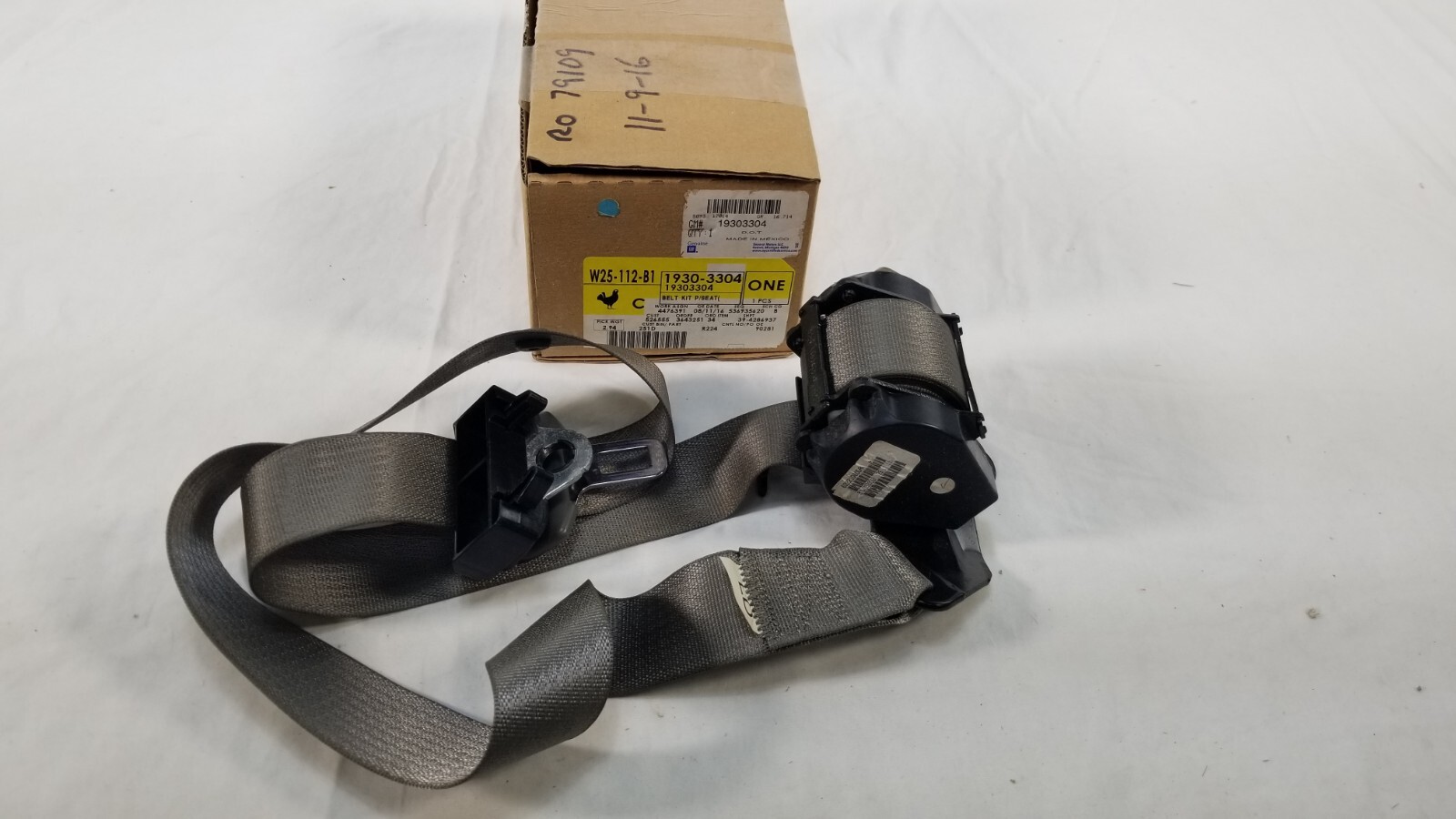 NUEVO 2003-2007 GM Express 1500 pasajero delantero derecho cinturón retractor 19303304