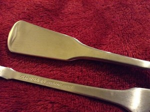 * ONEIDA - AMERICAN COLONIAL - CUBE - YOU CHOOSE - STAINLESS FLATWARE OLD STOCK