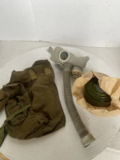 VTG Soviet Era Gas Mask With Filter, Hose & Bag Military, 4 Mark NEW Condition.