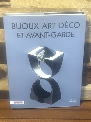 Bijoux Art Deco et avant-garde French Edition