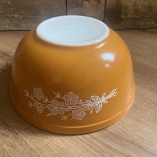 Pyrex #403 Butterfly Harvest Gold Mixing Bowl  2.5 Qt Vintage Nesting Glass