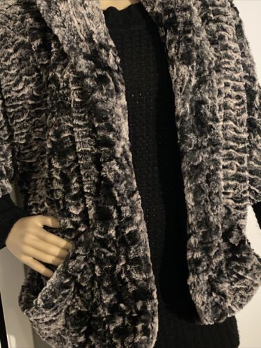 Chinchilla Faux Fur Soft Coat Jacket Small Gray And Tan Women's - Picture 3 of 8