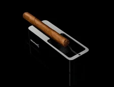 cigar ashtray, double-sided design accommodates various cigar gauges, portable