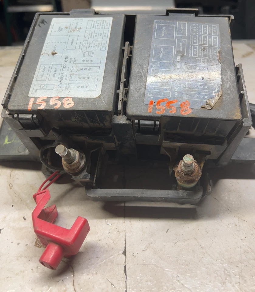 Conjunto de bloque de circuito de caja de relé de fusibles de motor Chevy Impala Monte Carlo 2000-2005 Foto 4 de 4