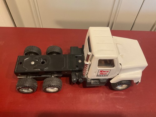Ertl International Kwik Trip Tractor Trailer Semi Oil Tanker In Great Cond. - Imagen 5 de 15