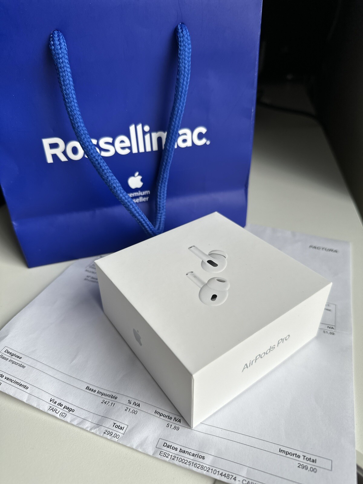 Apple AirPods Pro 2nd Gen - Excellent Condition - Only 2 Left-image