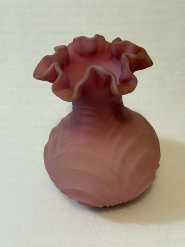 Vintage 8" Tall FENTON Pink Satin Glass DRAPE Design Ruffle Top VASE - Picture 2 of 8
