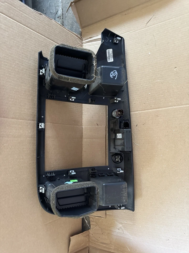 2010 2011 2012-2014 GMC SIERRA 1500 DASH TRIM BEZEL 带交流通风口 20885927 原始设备制造商 — 第 2/2 张图片