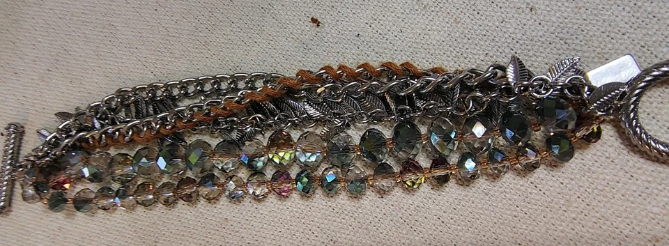 Pulsera Vivi Love Cinco Hilos Hojas Plata, Aurora Boreal Y Cadena Foto 2 de 3