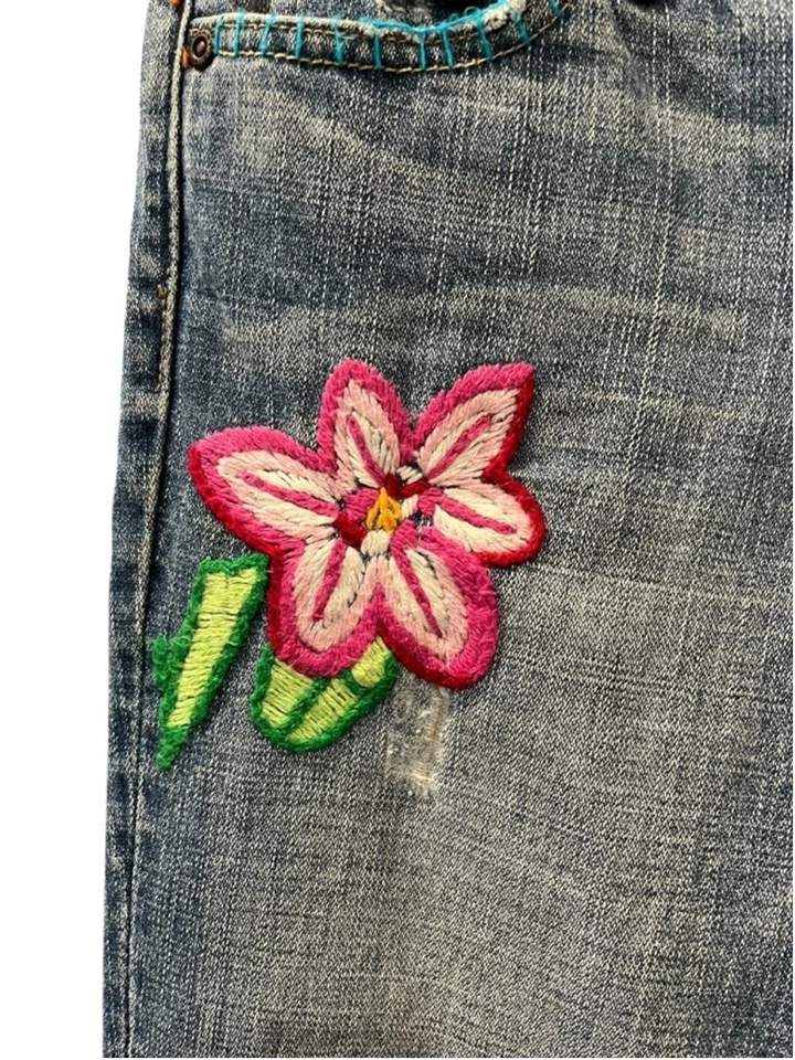 Jeans bordados vintage Y2K Switch EE. UU. talla 27 desgastados tiro bajo denim azul Foto 3 de 4