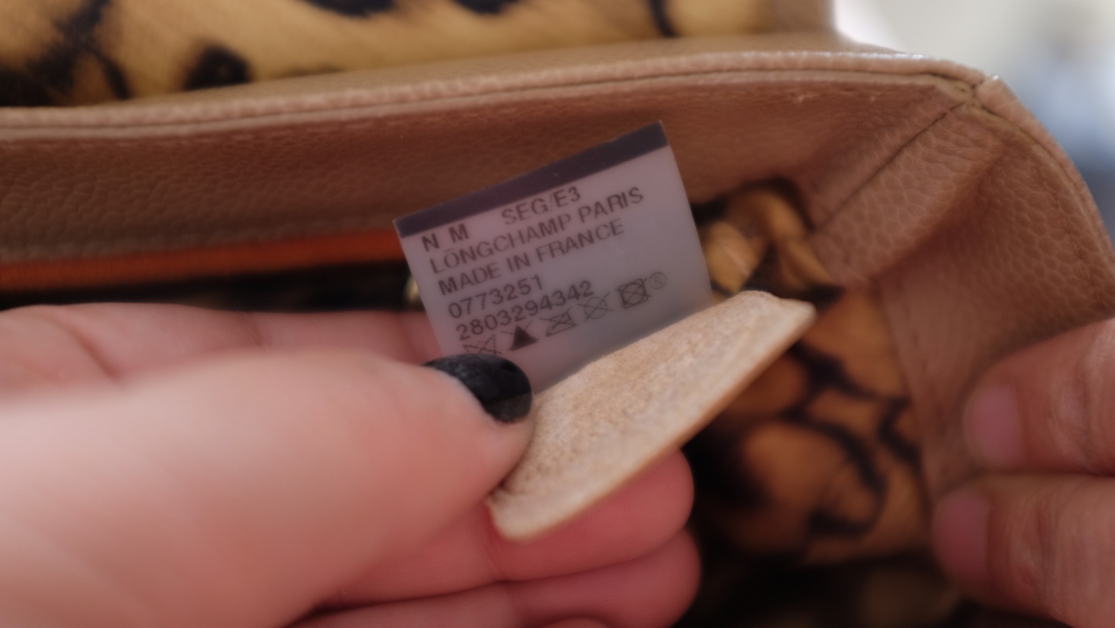 RARE! Genuine Designer Longchamp Beige Leather Bag image 10