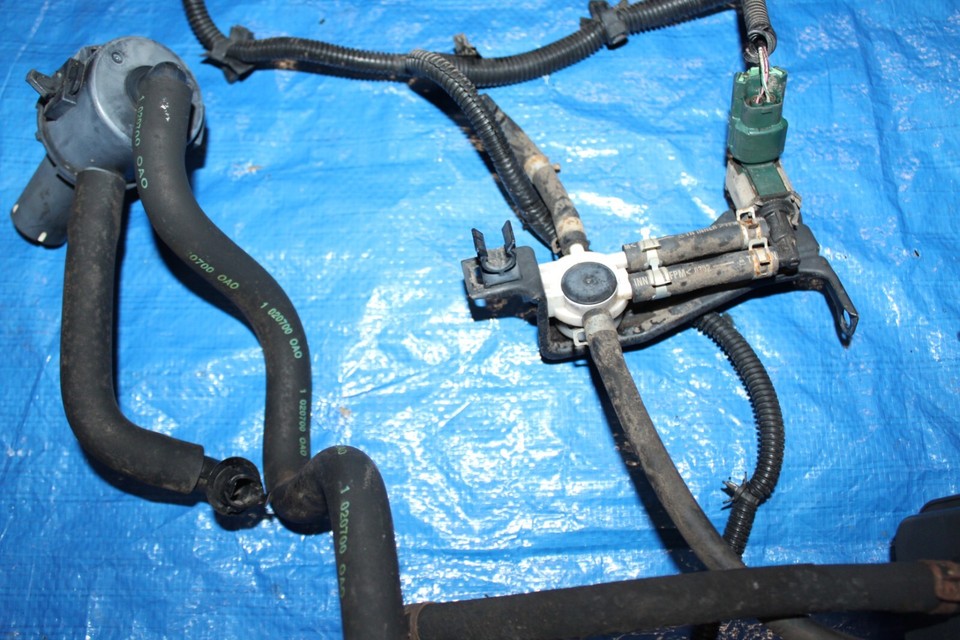 9804 Nissan FRONTIER Charcoal Canister Fuel VAPOR Evap EMISSIONS w