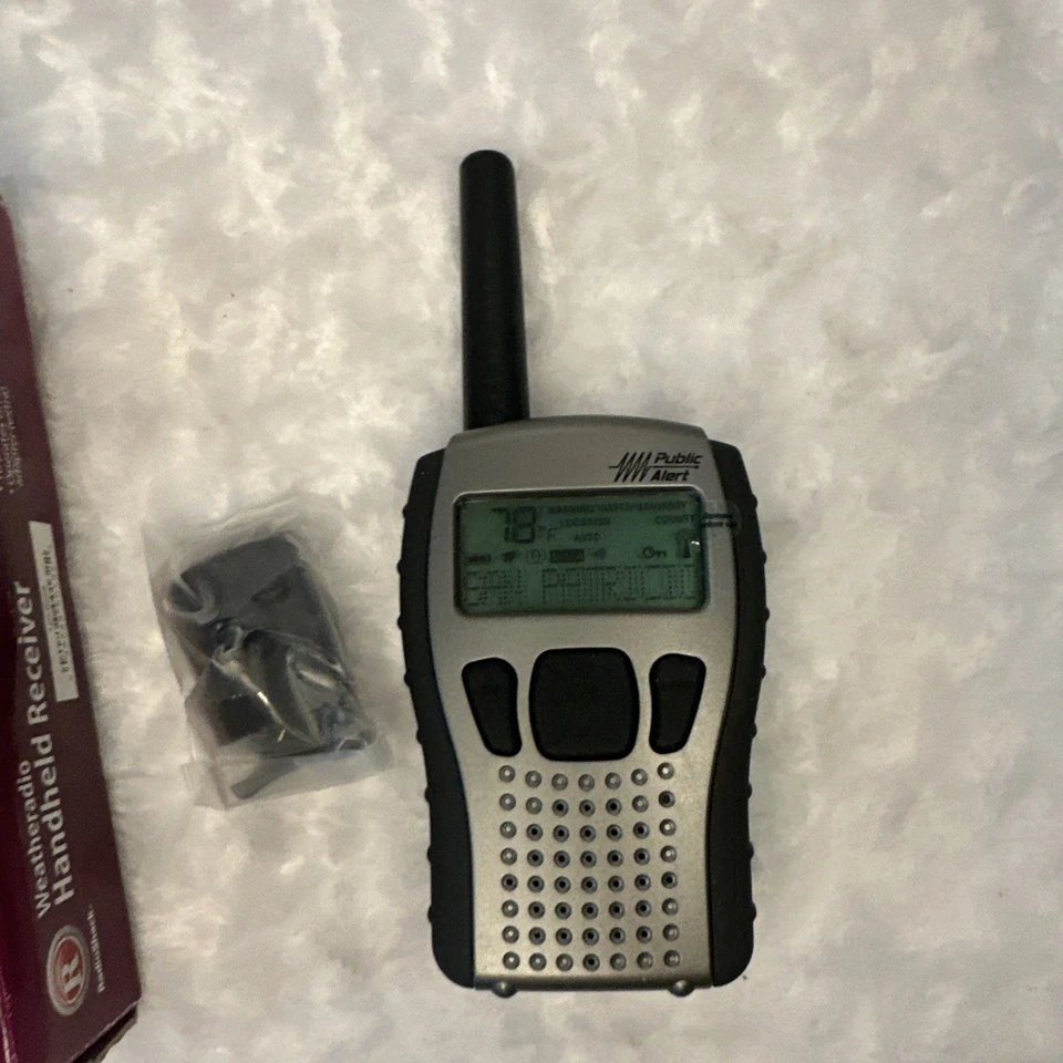 Radio Shack All Hazards Weather Alert Radio Handheld Public Alert 12-259 - Image 3 of 4