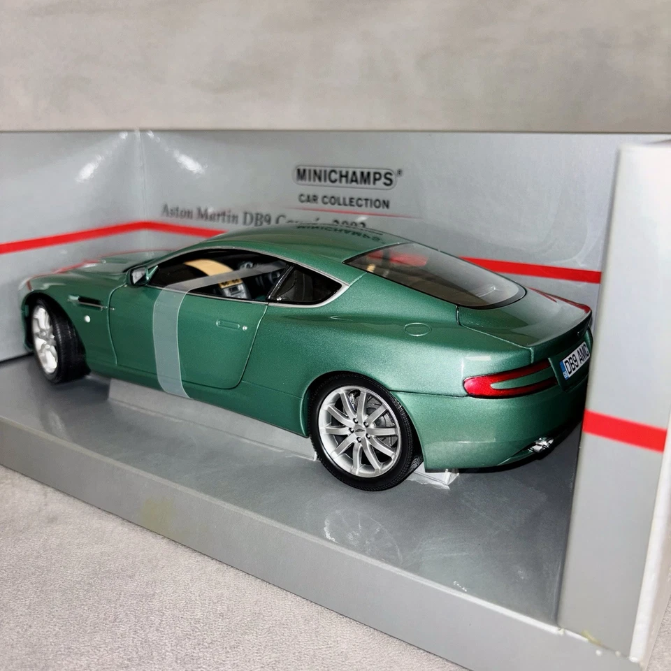 Aston Martin DB9 Coupé 2003 Green 1:18 Minichamps - Immagine 4 di 4