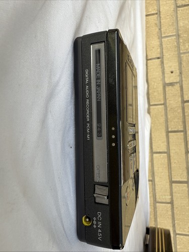 Sony PCM-M1 Digital Audio Tape (DAT) Portable Recorder Original Lederhülle - Bild 4 von 6