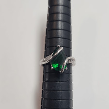 Elegant Silver Plated and Green Glass Gemstone Ring 6.75