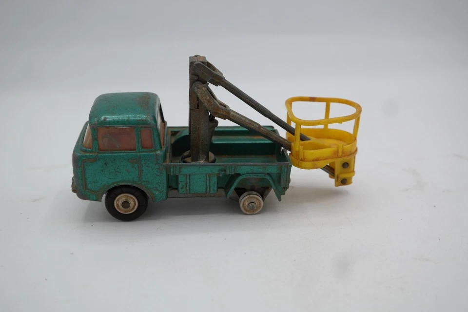 Vintage CORGI TOYS Jeep FC-150 Hydraulic Tower Wagon Green 'Barn Find' Used - Image 2 of 4