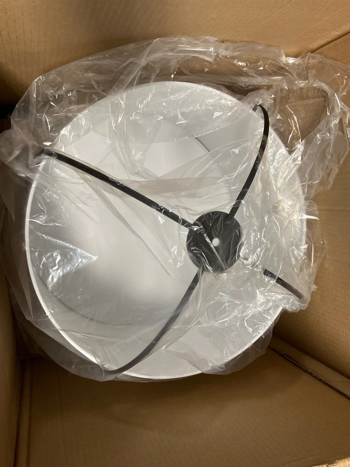 Colgante Dainolite QCY-181P-BK-WH Quincy 18" Ancho - Blanco/Negro Foto 2 de 2