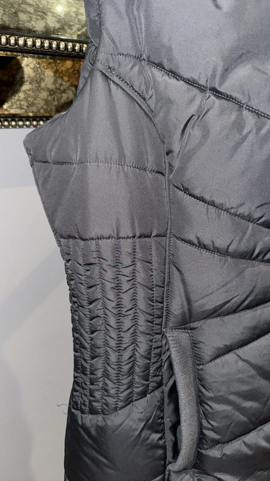 Weatherproof Women’s Grey Puffer Zip Up Vest Size 1X - Image 4 of 4