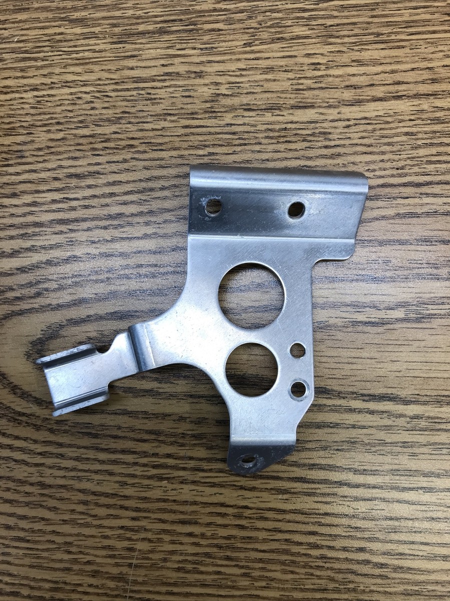 テーブル KAWASAKI NINJA ZX10R 2006-2007, SEAT LOCK BRACKET PART # 11053