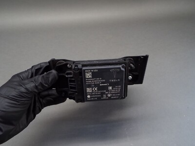 Tesla Model S Autopilot Radar w/ Bracket 1108647, 1128653