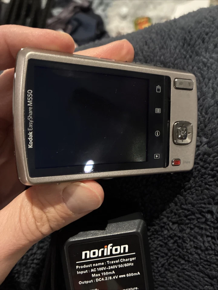 Kodak EasyShare M550 12MP Digital Camera Tanw Battery & Charger Good clean cond - Image 2 of 4