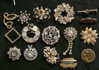 16 VTG COSTUME JEWELRY BROOCH LOT SILVER GOLD TONE RHINESTONE GEMS LUCITE LISNER