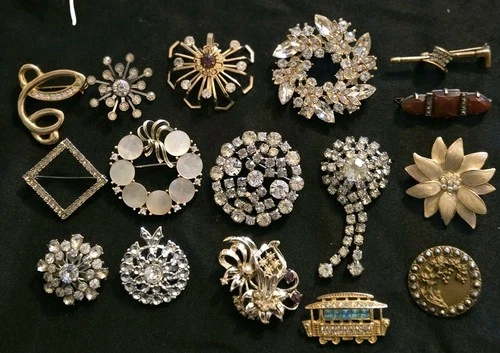 16 VTG COSTUME JEWELRY BROOCH LOT SILVER GOLD TONE RHINESTONE GEMS LUCITE LISNER